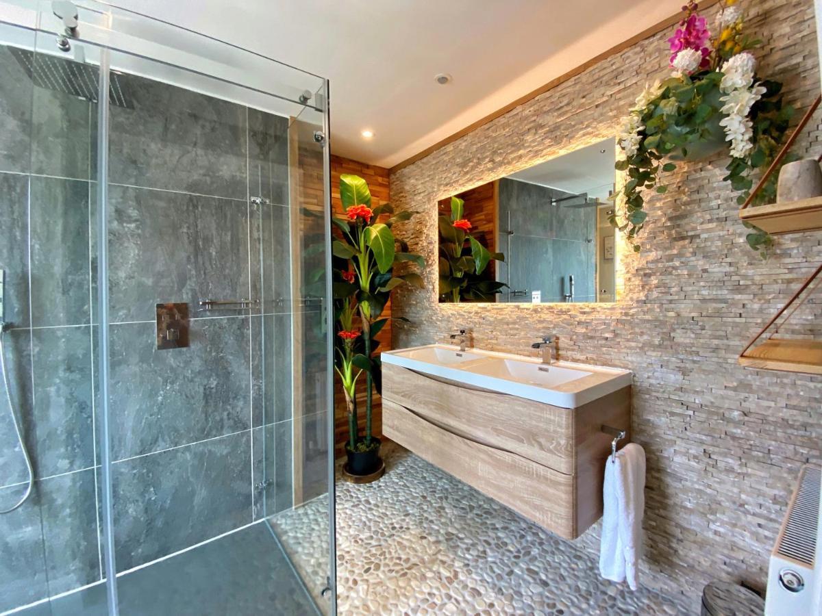 Hambrook House Canterbury - New Luxury Guest House With Espa Spa Complex Exterior photo
